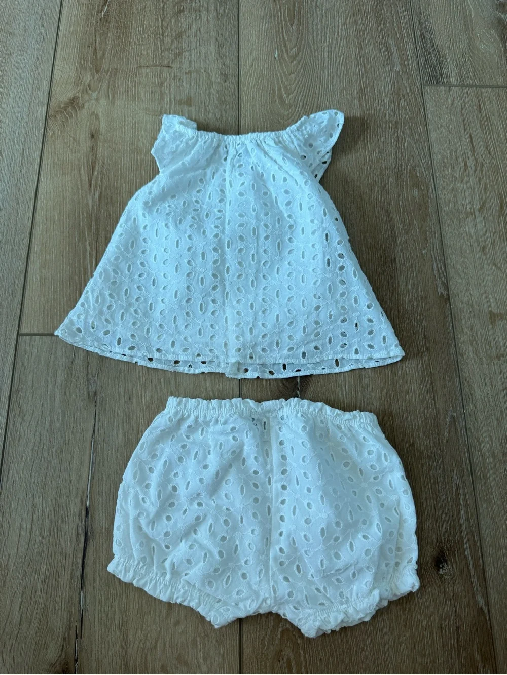 7 For All Mankind baby girls' eyelet ruffle top and bloomers set size 6/9 months